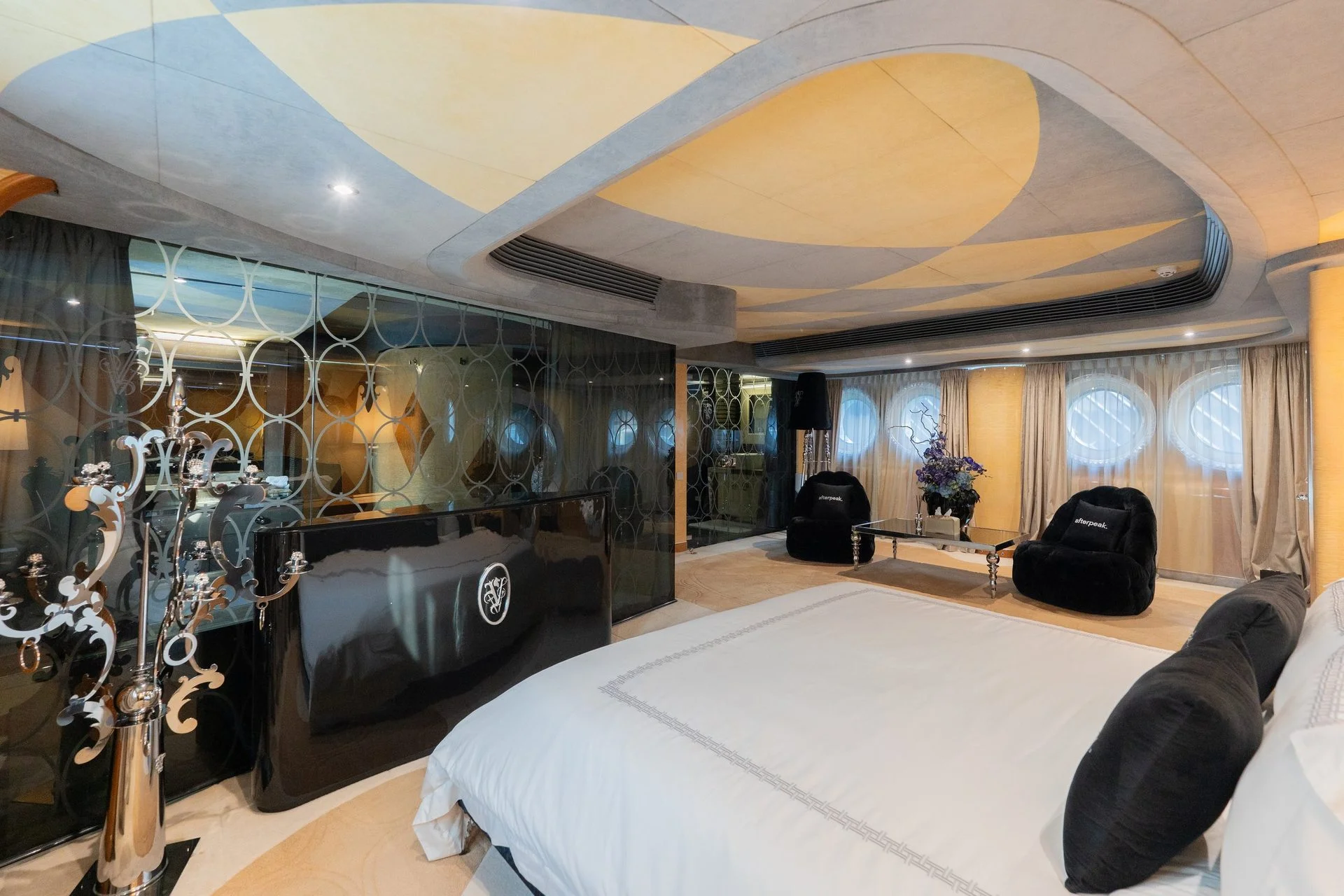 Stay in Luxury on the Yacht